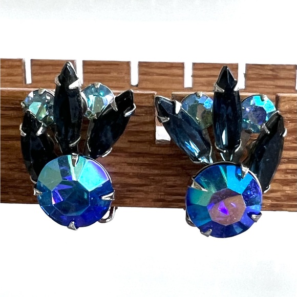 Beau Jewels Vintage clip on blue earrings - Picture 1 of 7